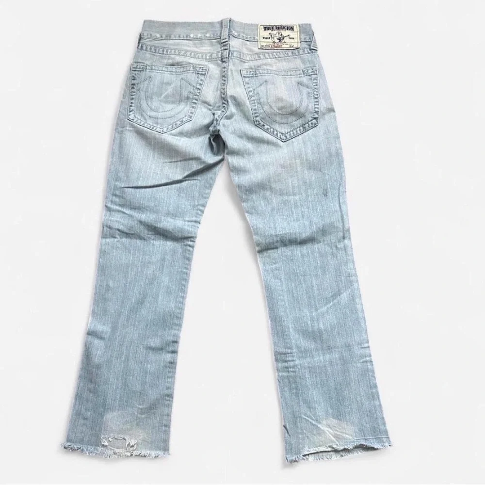 True Religion Men's Straight Distressed Jeans in Light Blue Wash Sz 30 (32x30)
